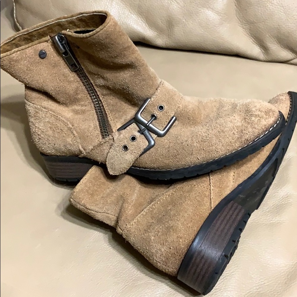Dolce Vita suede booties
